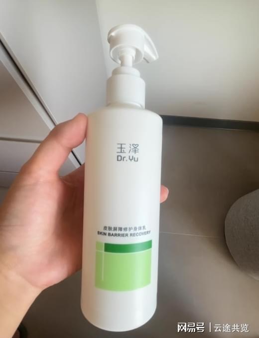 实测！6 款换季锁水养出水光肌！AG真人娱乐沐浴露推荐假滑克星(图5)